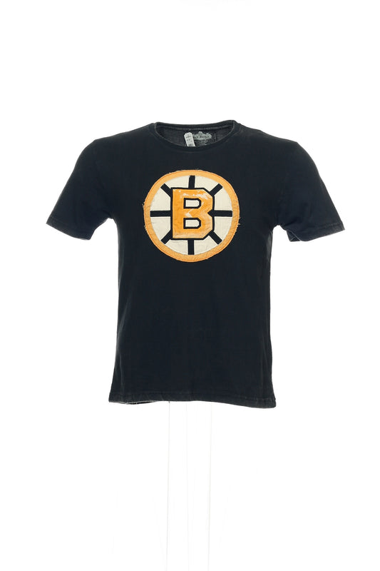 Red Jacket Men's Black Distressed NHL Boston Bruins T-Shirt